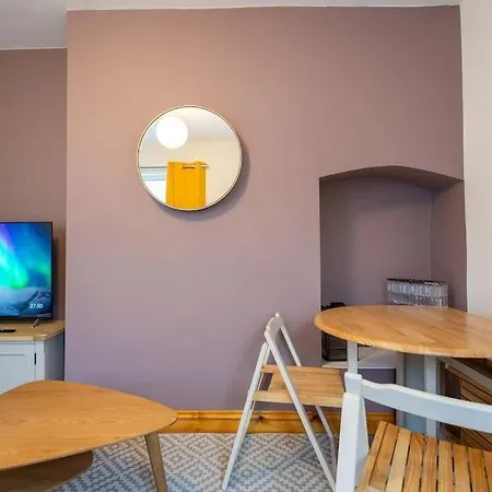 Cozy & Stylish 2bed Flat - Wifi - Parking - Garden - Bristl * בריסטול