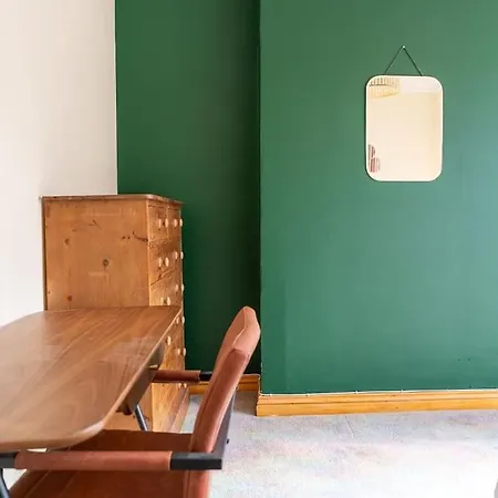 Cozy & Stylish 2bed Flat - Wifi - Parking - Garden - Bristl בריסטול