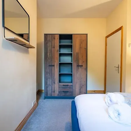 Cozy & Stylish 2bed Flat - Wifi - Parking - Garden - Bristl דירה בריסטול
