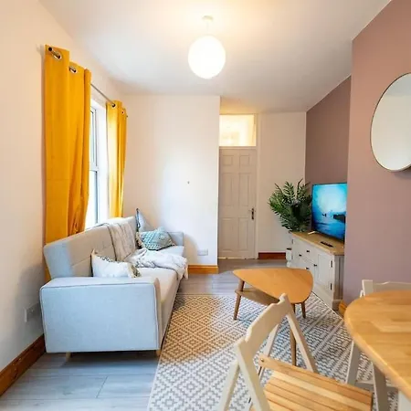 דירה Cozy & Stylish 2bed Flat - Wifi - Parking - Garden - Bristl בריסטול