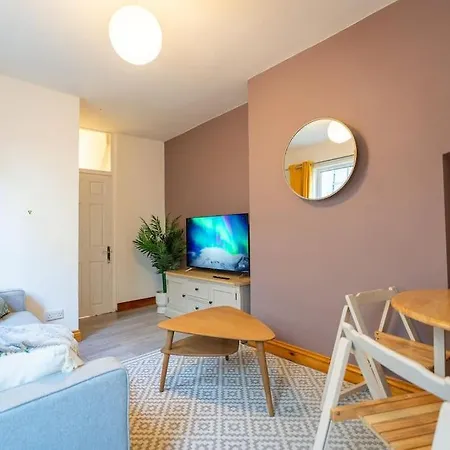 Cozy & Stylish 2bed Flat - Wifi - Parking - Garden - Bristl דירה *